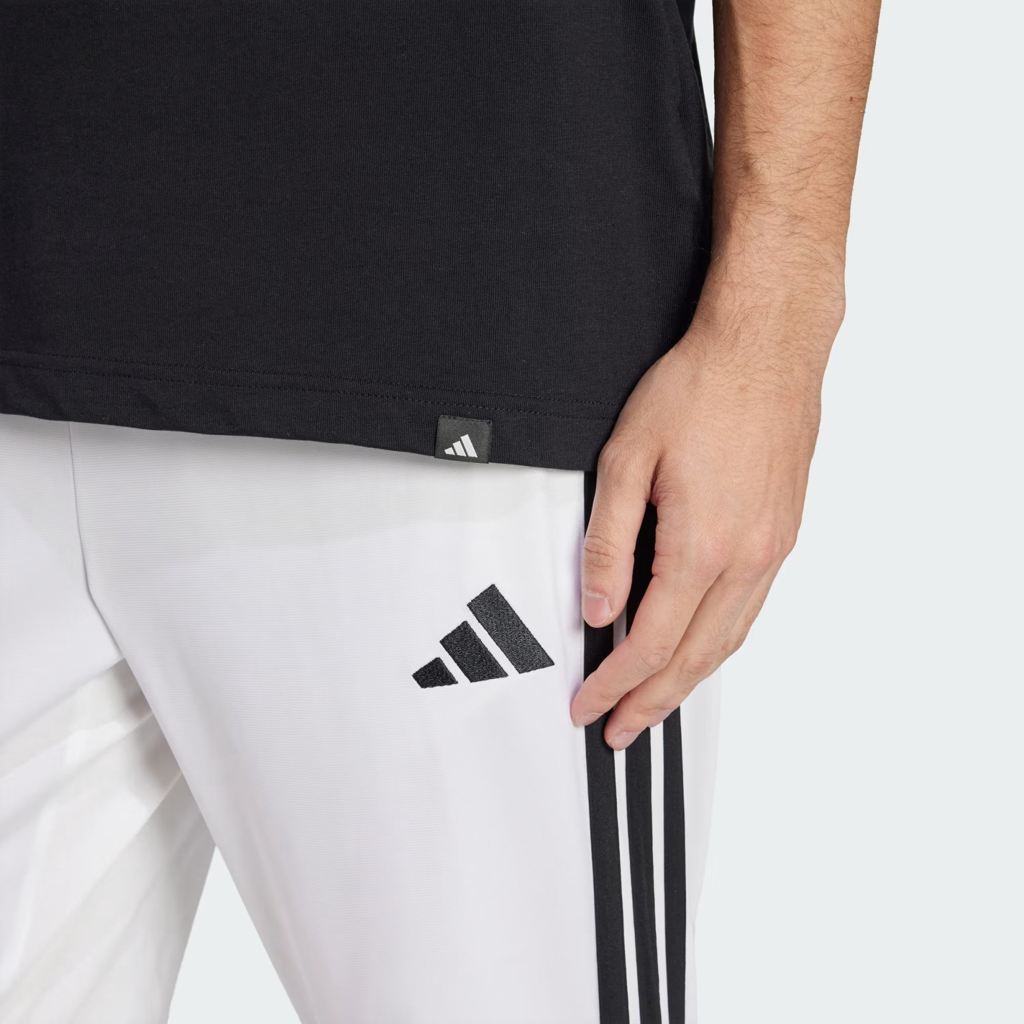 Camiseta Adidas Tech Outline Graphic - JJ3866