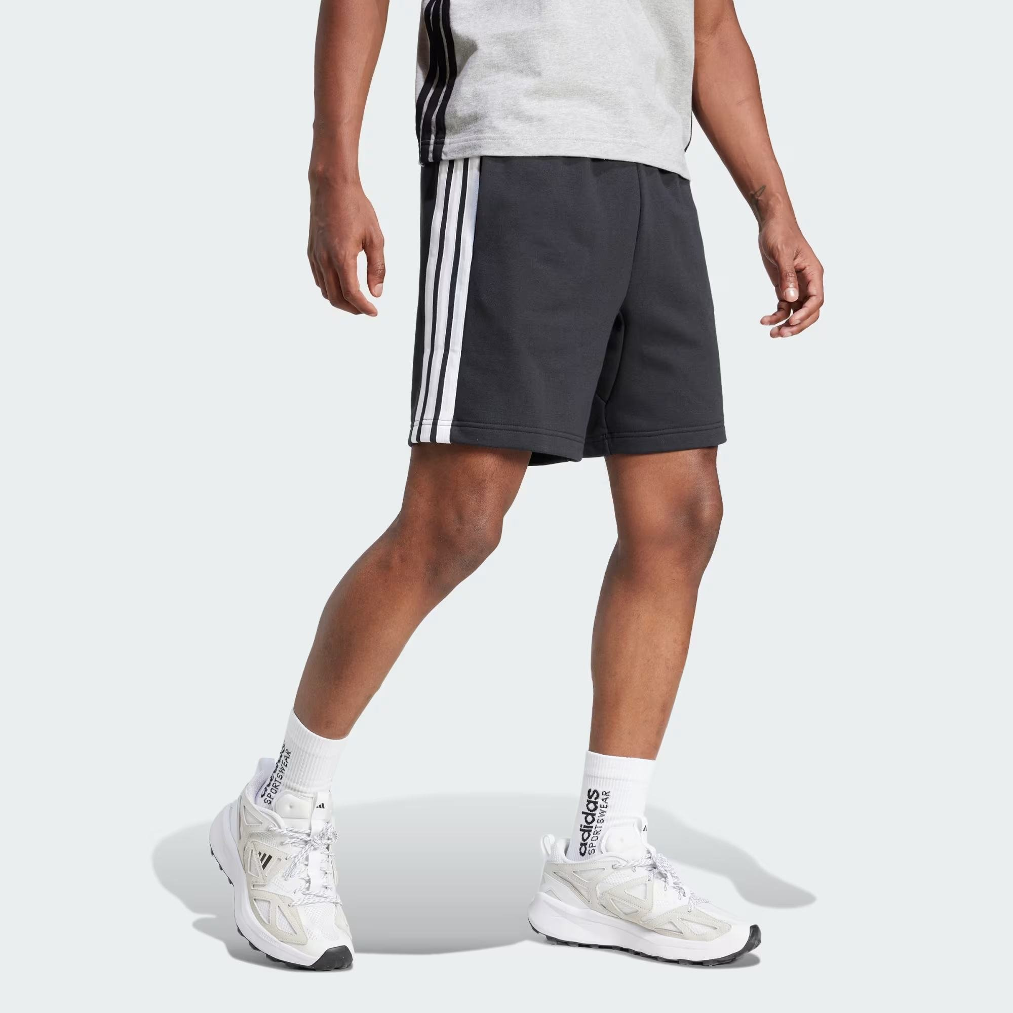 Shorts Adidas Moletom Essentials Três Listras - JE6414