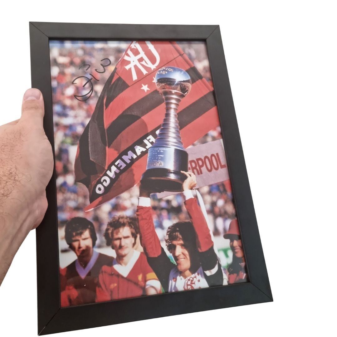 Foto "Zico erguendo a taça em 1981" (Autógrafo manual SEM MOLDURA)