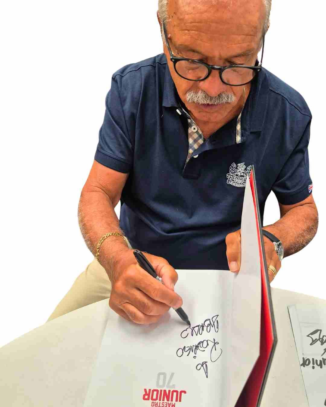 Livro Junior 70 Anos (Versão 28 x 21cm) (LOTE 2) apenas 10 com dedicatória do Maestro Junior
