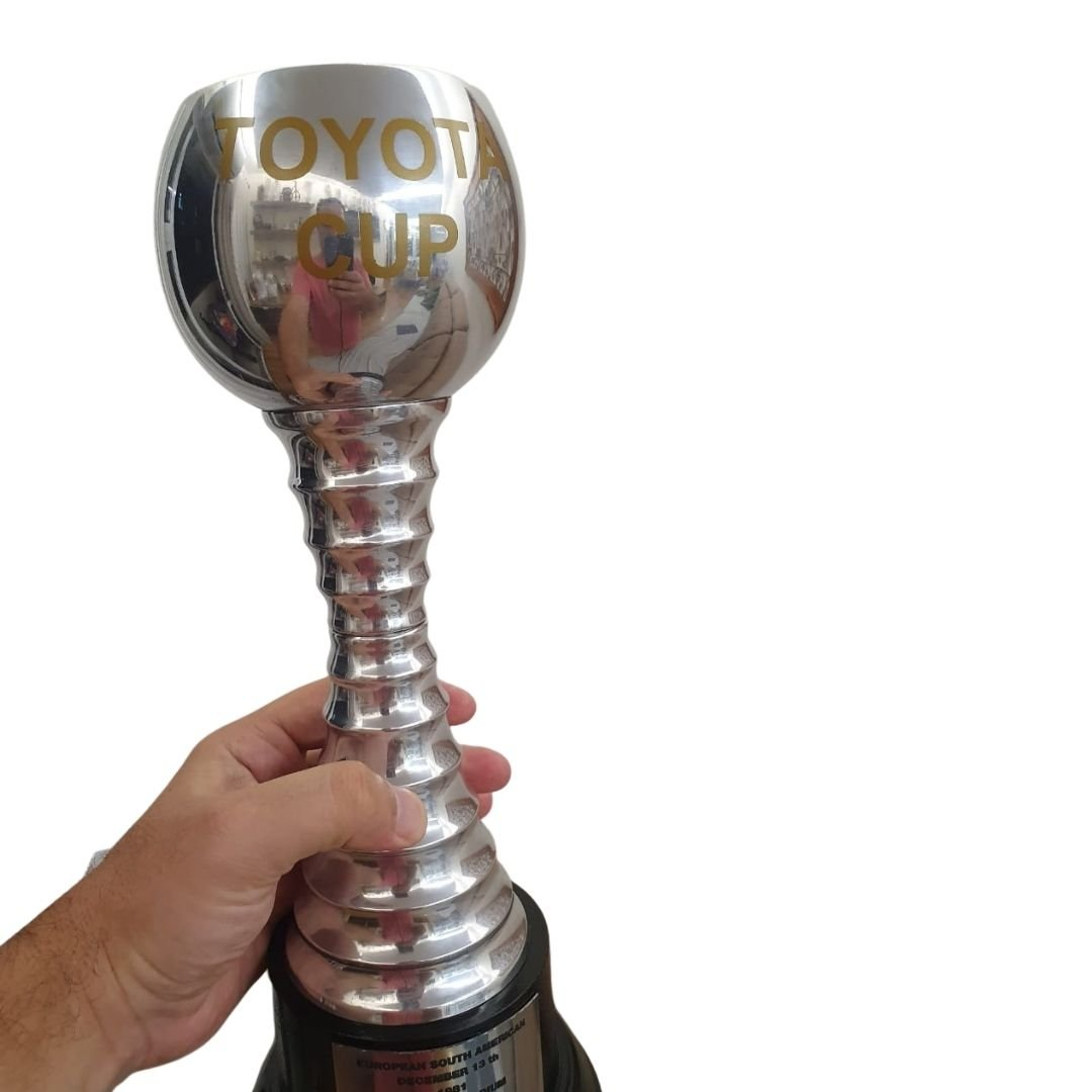 Miniatura de Alumínio da Taça Mundial 81 (35cm)
