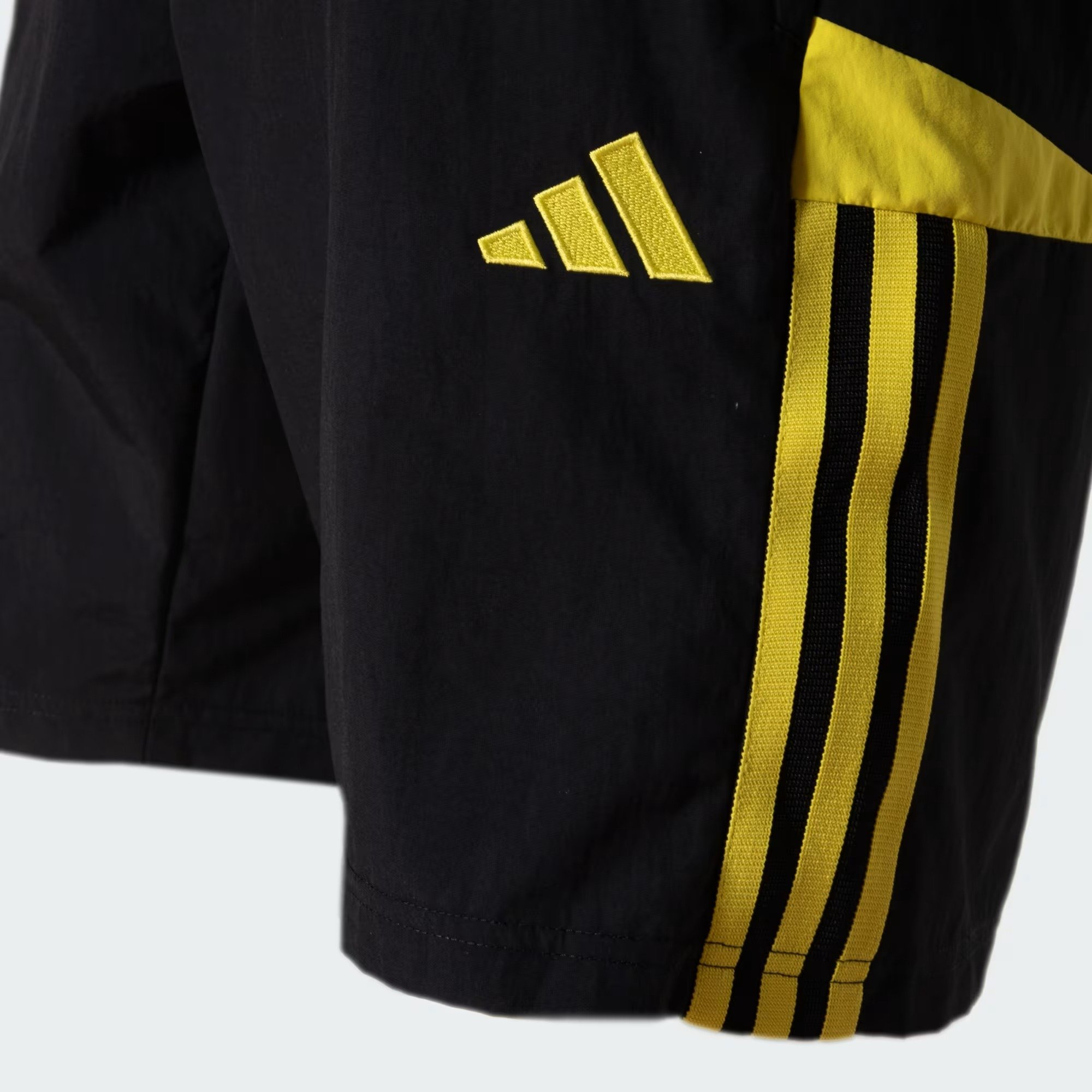 Bermuda Flamengo Adidas Viagem Downtime 2024 IP8212