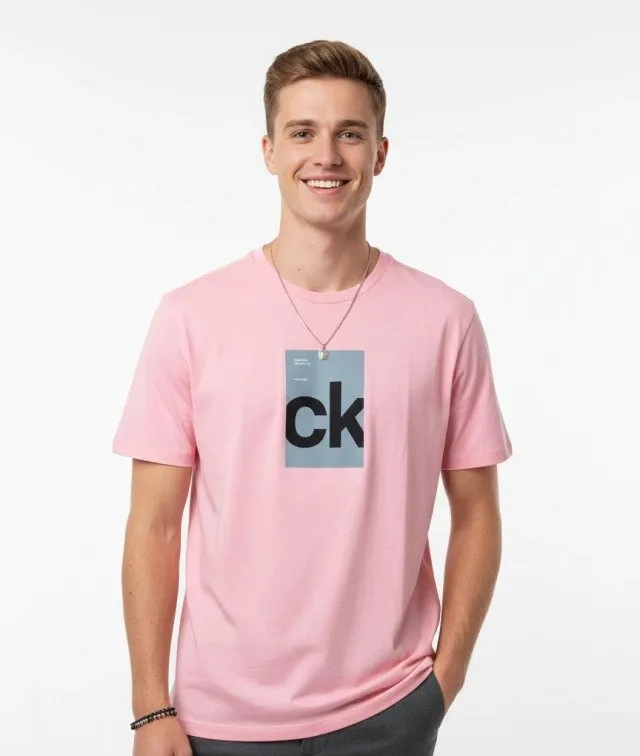 Camiseta Calvin Klein Monogram Logo Center Box Graphic Rosa - 4RC8226G-650