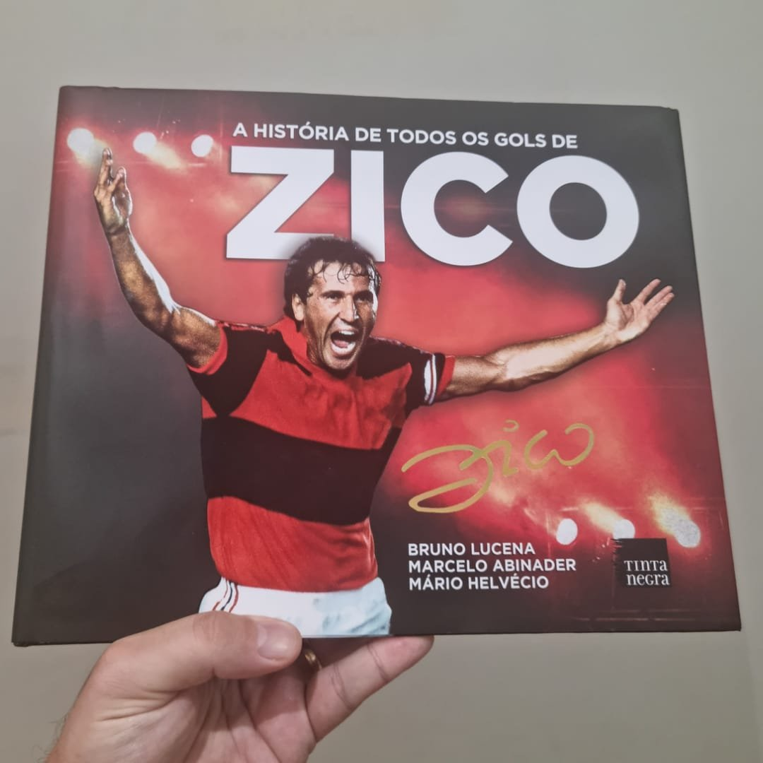 Livro "A História de Todos os Gols de Zico" com dedicatória manual
