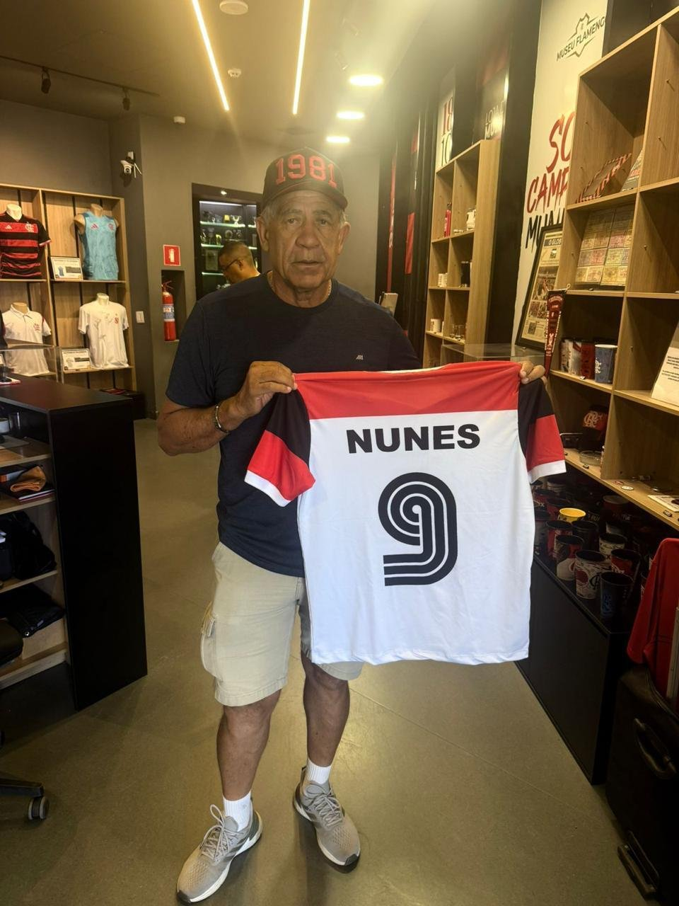 Camiseta Gol do Nunes Mundial 1981 com Autógrafo e dedicatória
